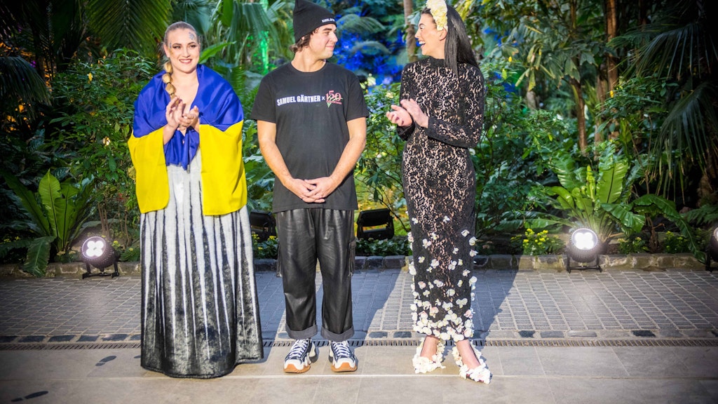 Dascha Carriero mit dem Designer Samuel Gärtner und Model Christina Peno.