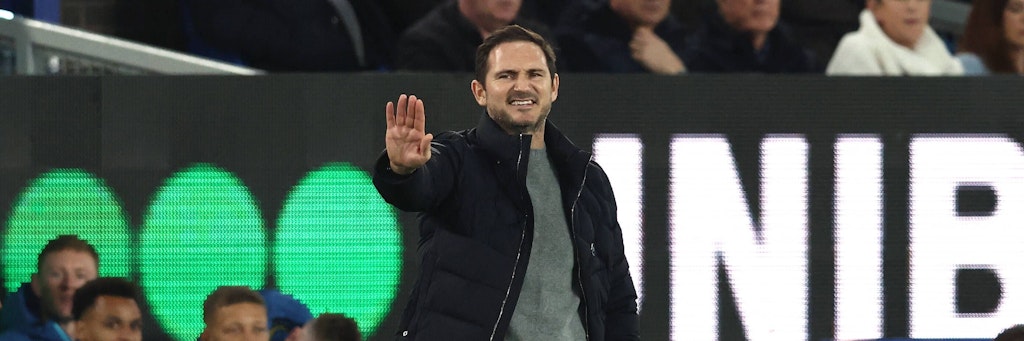Evertons Trainer Frank Lampard hatte nach dem Torjubel Schmerzen – Hand gebrochen.