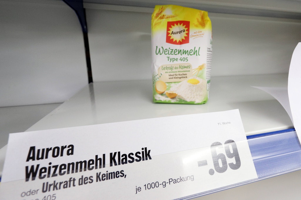 Weizenmehl und Öl sind im Moment in vielen Geschäften nicht zu bekommen.