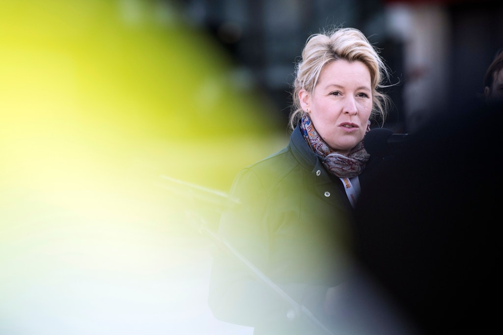 Franziska Giffey bei der Eröffnung des neuen Ankunftszentrums für Flüchtlinge in Tegel.