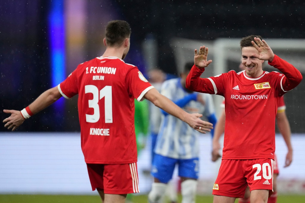 Hat wieder Freude am Fußball und ist bereits heiß auf das Derby gegen Hertha BSC: Unions Verteidiger Bastian Oczipka (r.).