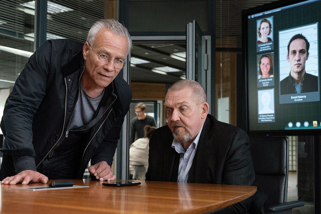Die „Tatort“-Kommissare Max Ballauf (Klaus J. Behrendt, l) und Freddy Schenk (Dietmar Bär, r) ermitteln.