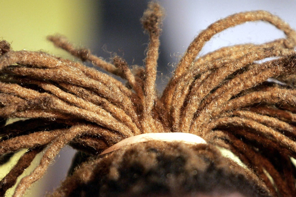 Ein haarsträubender Streit um Dreadlocks überschattet die Klimademo.