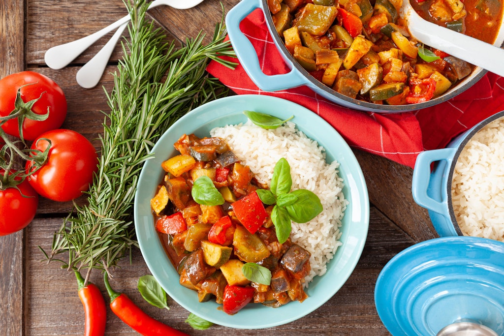 Eine köstliche Paprika-Reis-Pfanne ist schnell gemacht und superlecker. Probieren Sie das Rezept!