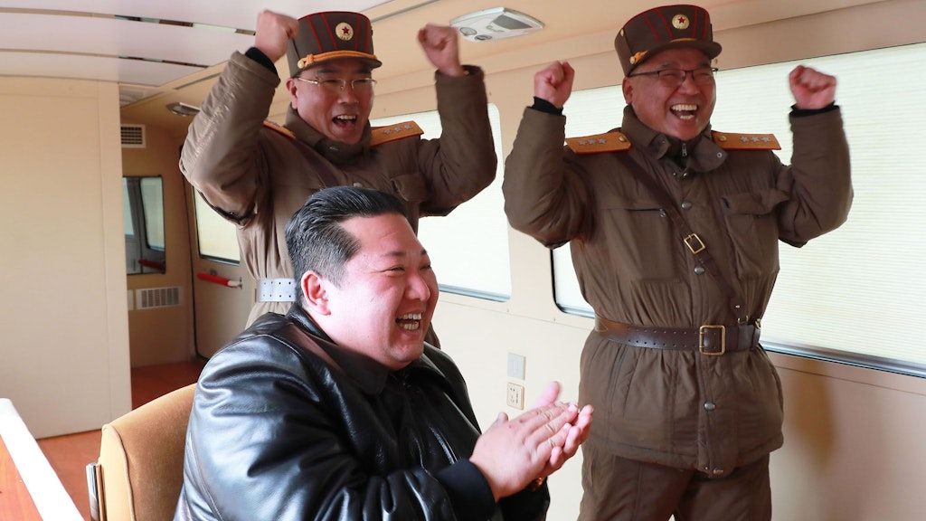 Kim Jong Un persönlich beobachtete den Raketentest, wie dieses Foto der staatlichen nordkoreanischen Nachrichtenagentur KCNA zeigen soll.