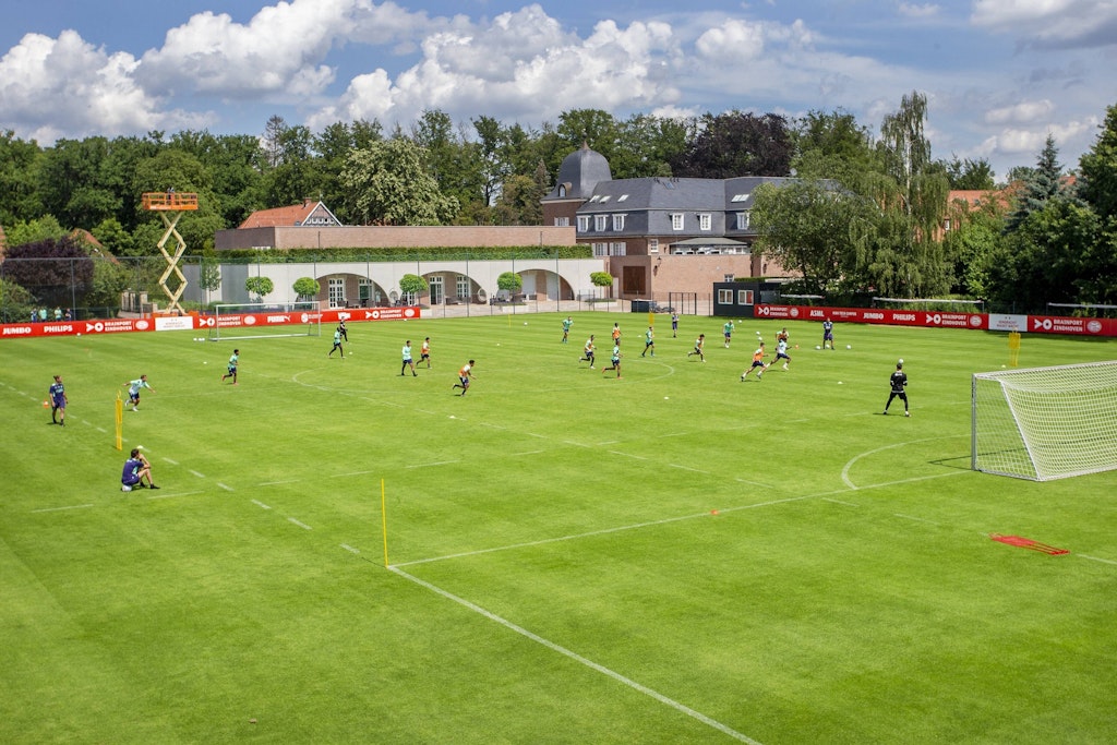 Klosterpforte in Harsewinkel - in dem Hotel mit Sportanlage sind regelmäßig Fußballteams zu Gast.