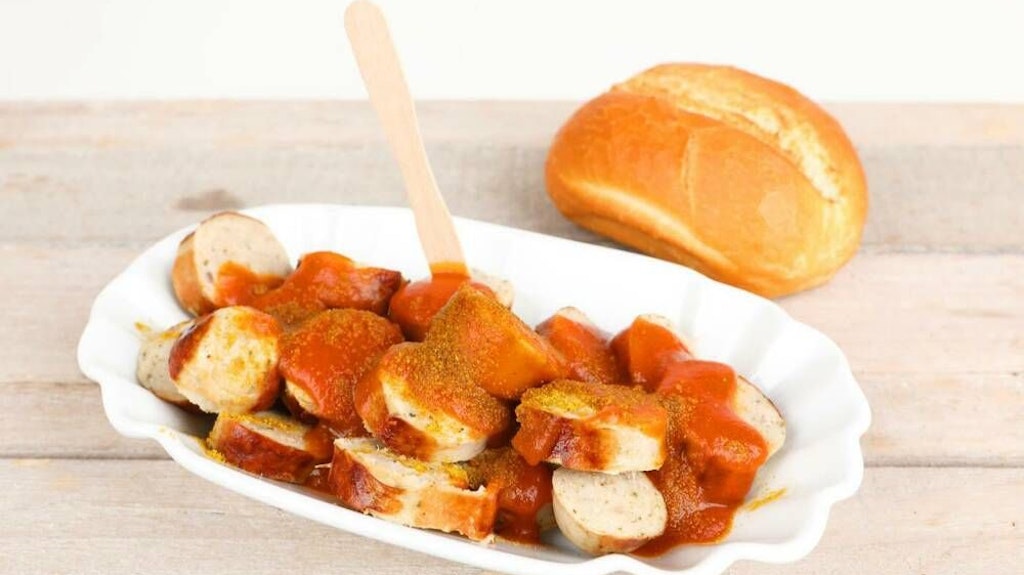 Leckere Currysoße kann man zu Hause ganz einfach selber machen.