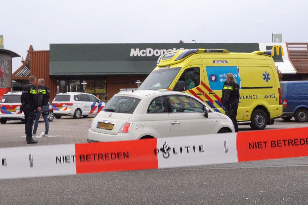 Im niederländischen Zwolle sind zwei Brüder in einem McDonald’s erschossen worden.
