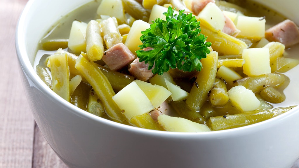 Eine leckere Bohnensuppe ist das deutsche Lieblingsessen von Model Leni Klum.