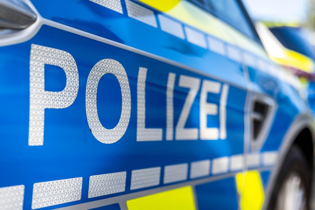 Die Polizei in Perleberg fahndet nach einem gestohlenen schwarzen Skoda.