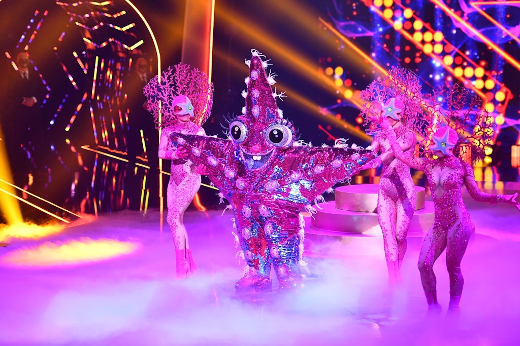 Der Seestern auf der Bühne von The Masked Singer. Aber: Welcher Promi steckt im Kostüm?