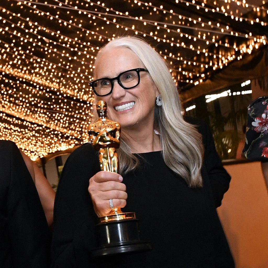 Hätte unter den neuen Regeln nicht den Oscar für die „Beste Regie“ bekommen: Regisseurin Jane Campion mit ihrem Oscar für „The Power of the Dog“.