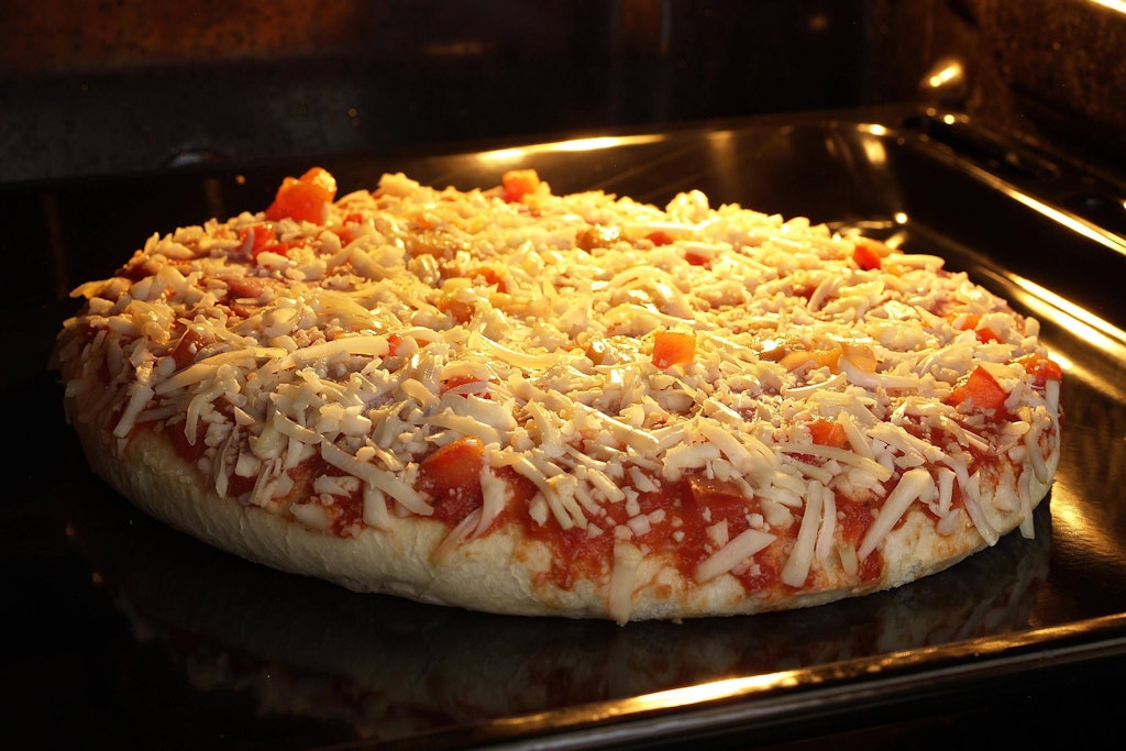 Ein Lebensmittelskandal von unglaublichem Ausmaß erschüttert Frankreich: Mit Kolibakterien verseuchte Pizza soll mehrere Kinder vergiftet haben.
