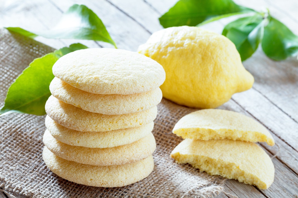 Diese Zitronenkekse sind nicht nur super-saftig und weich, sondern schmecken auch unglaublich nach Zitrone.