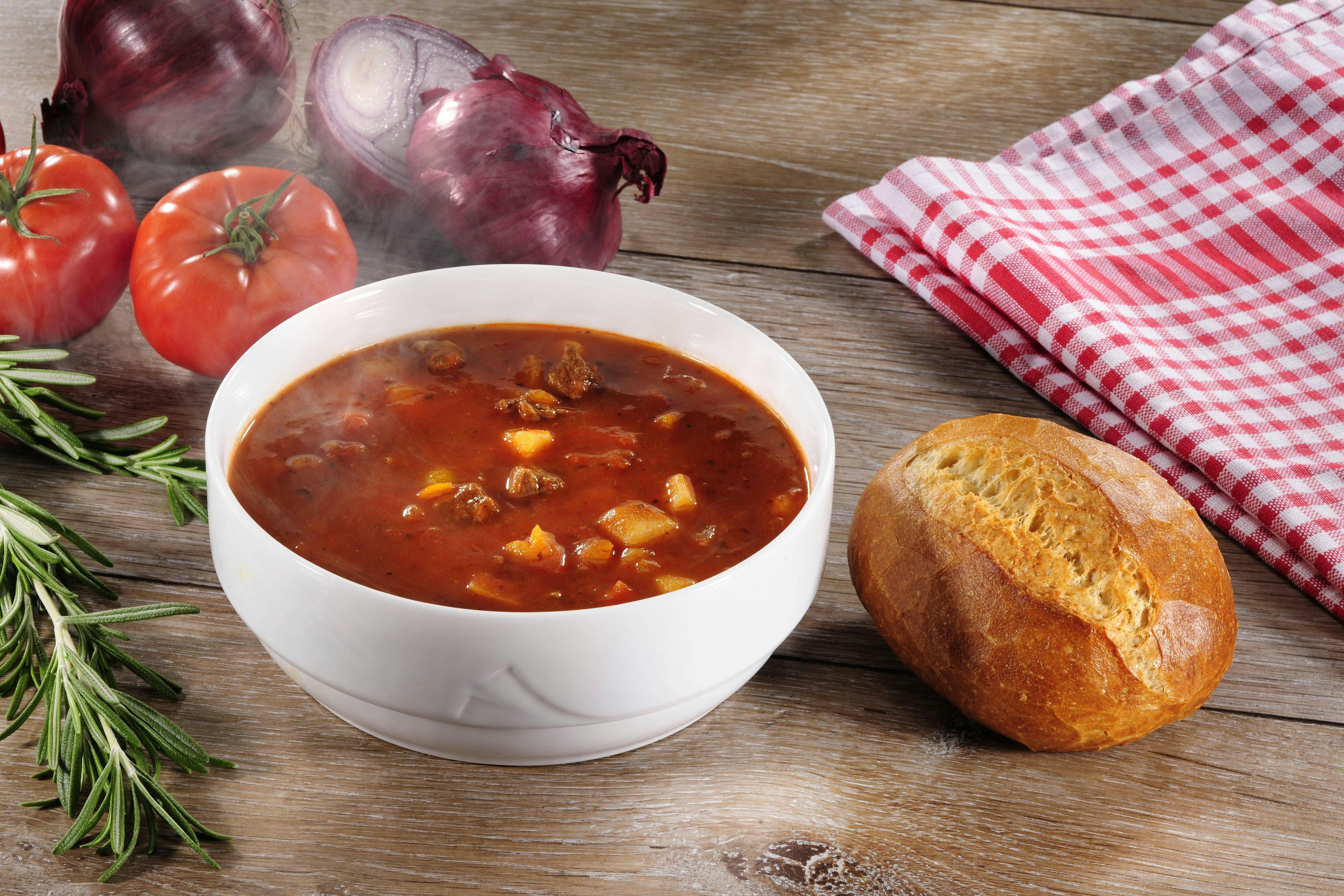 Köstliches Rezept wie in der DDR: Ungarische Gulaschsuppe mit Paprika ...