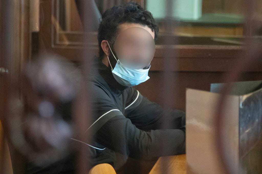 Der angeklagte Islamist saß am Dienstag grinsend im Saal des Berliner Landgerichts.