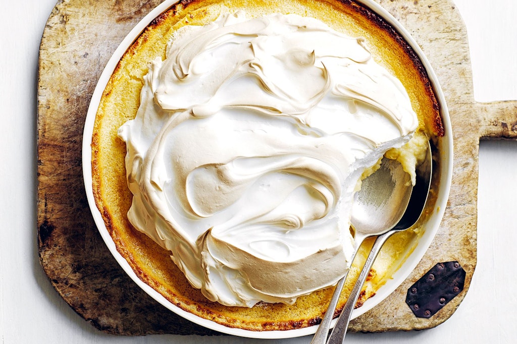 Her mit dem Löffel! Unfassbar leckerer Baiser-Zitronenpudding