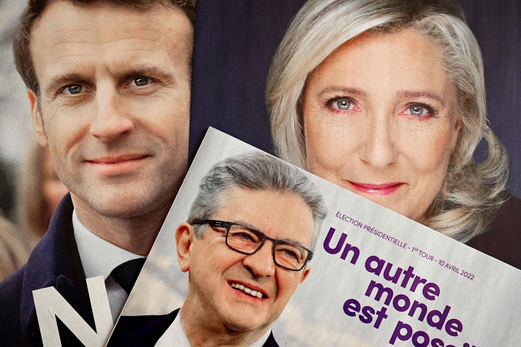 Frankreichs Präsident Emmanuel Macron (l.) liegt in Umfragen nur hauchdünn vor seiner schärfsten Rivalin Marine Le Pen.