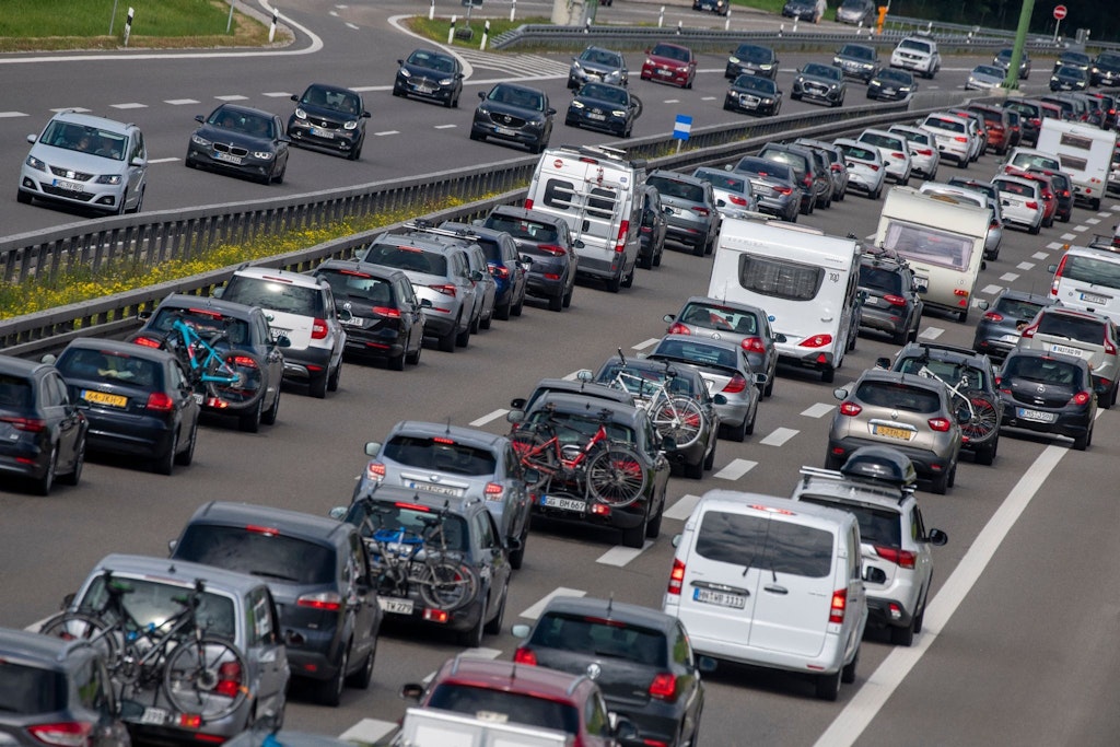 Auf Deutschlands Autobahnen werden für Ostern wieder mehr Staus erwartet.
