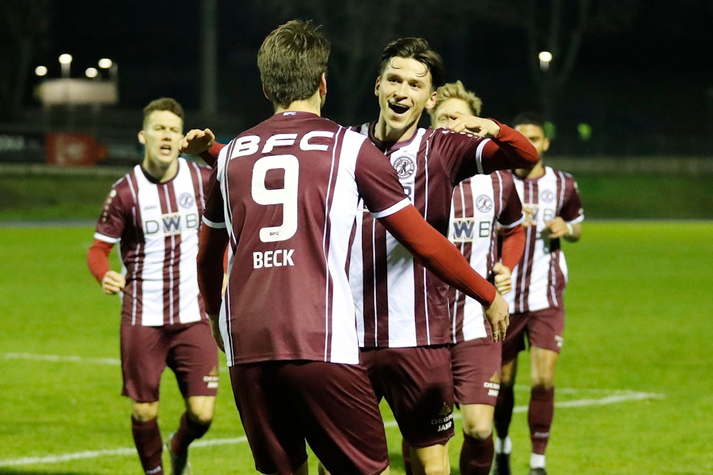 Theodor Bergmann, hier beim gemeinsamen Torjubel mit Christian Beck, fühlt sich wohl beim BFC Dynamo.