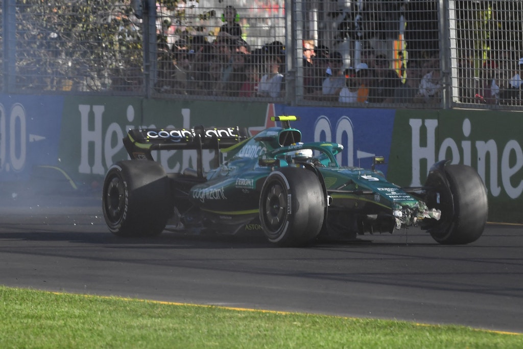 Haas-Pilot Sebastian Vettel erlebte bei seinem verspäteten Saisonstart in der Formel 1 ein Debakel in Australien, crashte und schied aus.