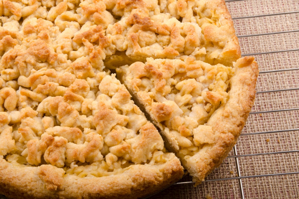 Der leckere Streuselkuchen mit Pudding ist sehr schnell gemacht - und schmeckt wunderbar! Probieren Sie das Rezept einmal aus...