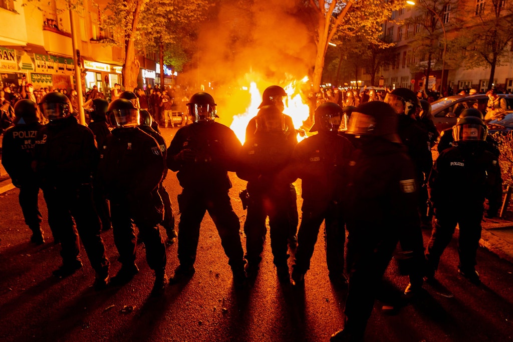 Am Rande der revolutionären 1. Mai-Demo im vergangenen Jahr brannten Barrikaden.