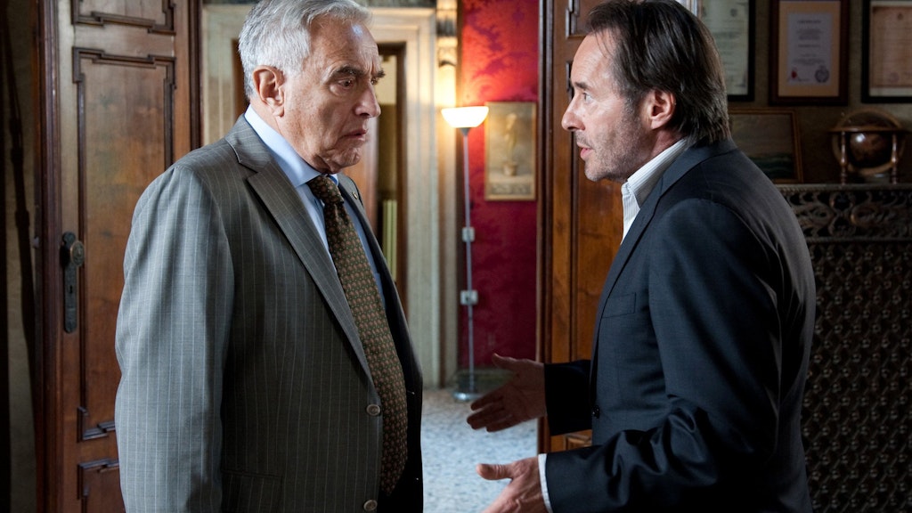 Michael Degen (l.) mit Uwe Kockisch in Donna Leon