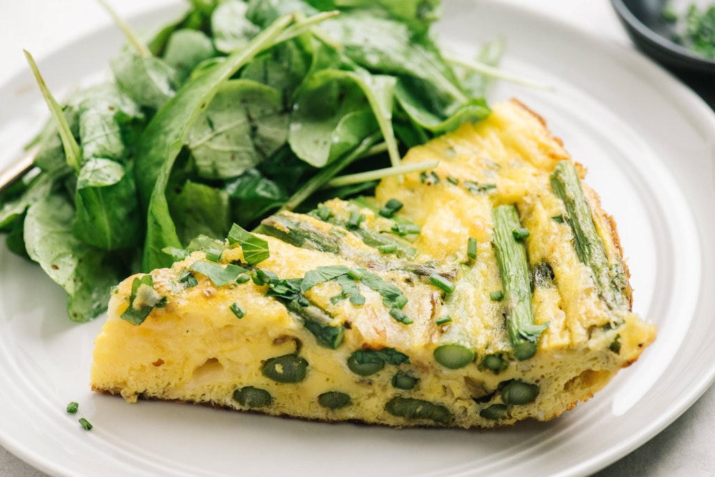 Eine leckere Spargel-Frittata ist ganz einfach zubereitet.