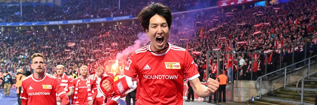 Genki Haraguchis hüpft nach dem Derbysieg gegen Hertha BSC. Ganz klar: Der 1. FC Union reitet auf der Euphoriewelle.