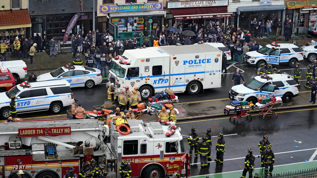 New York: Einsatzkräfte am Tatort in Brooklyn.
