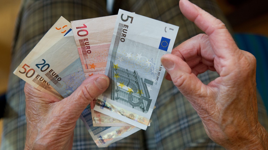 Rentner dürfen sich über mehr Geld freuen, doch die hohe Inflation frisst die Erhöhung auf.