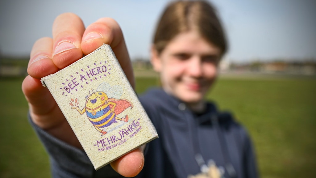 Jonte will, dass wir alle Samenspender für Bienen werden.