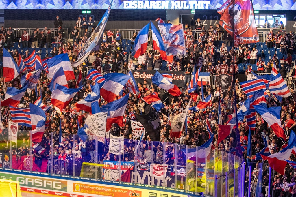 Für Spiel zwei in Köln ausgebremst, am Donnerstag bei Spiel drei in Berlin machen die Eisbären-Fans wieder richtig Alarm. Garantiert!