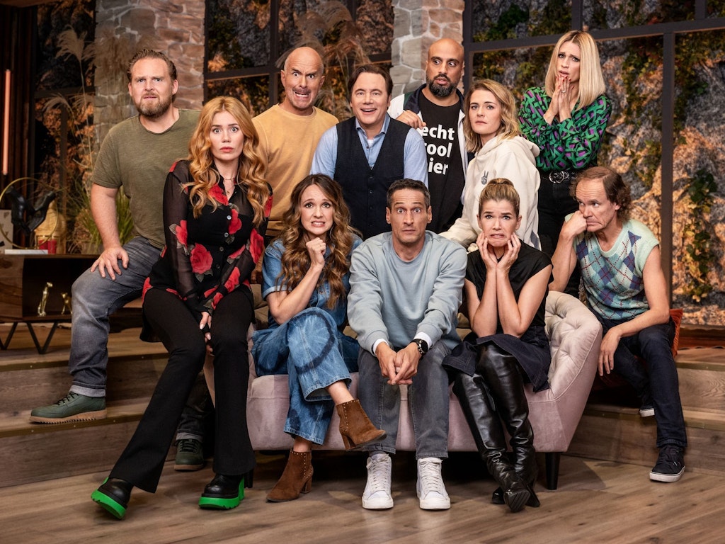 Die Comedians Axel Stein, Christoph Maria Herbst, Michael Bully Herbig, Abdelkarim, Hazel Brugger, Michelle Hunziker, sowie Palina Rojinski, Carolin Kebekus, der verstorbene Mirco Nontschew, Anke Engelke und Olaf Schubert beim Gruppenfoto für die dritte Staffel der Comedyserie LOL - Last One Laughing.