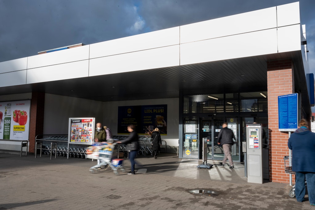 Durch eine Senkung der Mehrwertsteuer auf Lebensmittel und Treibstoff von 23 auf 8 Prozent sind Lebensmittel in Polen teilweise deutlich günstiger als in Deutschland.