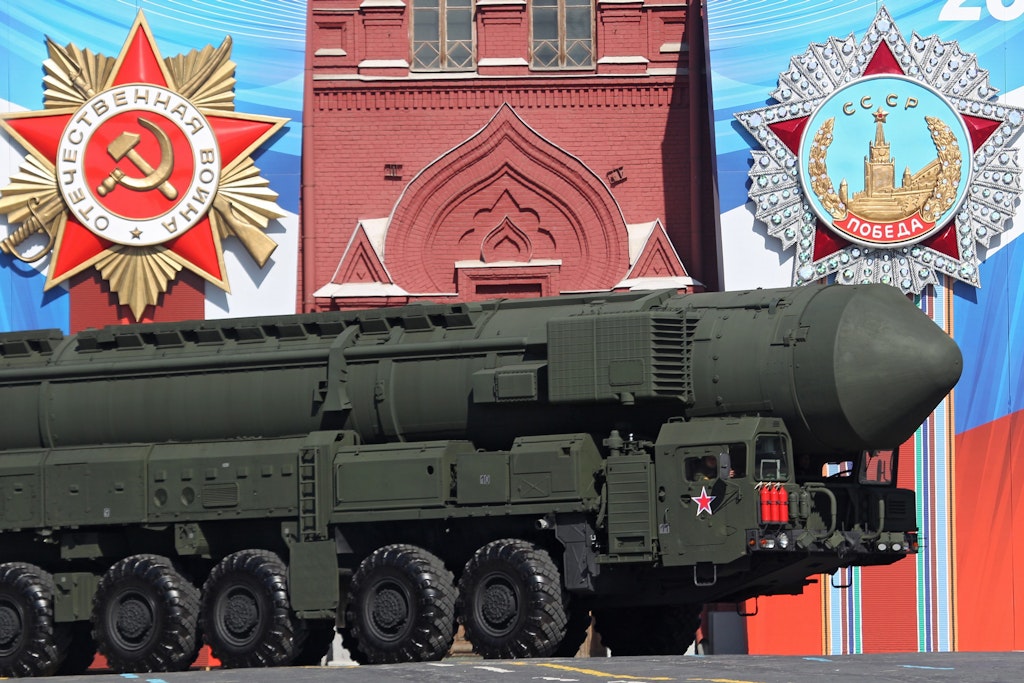 Eine Atomrakete bei einer Militärparade in Moskau.