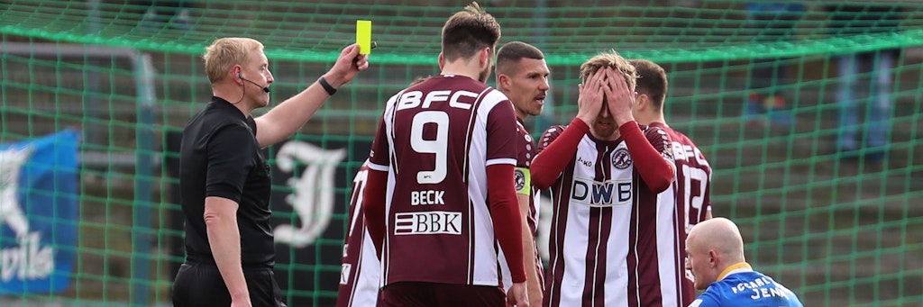 Und wieder mal sieht ein Kicker des BFC Dynamo den gelben Karton – jetzt müssen sich sieben Akteure am Sonntag in Auerbach vorsehen.