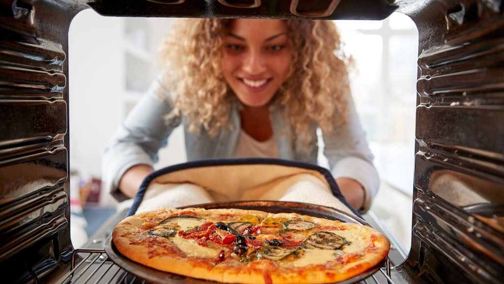 Beim Erwärmen einer Tiefkühlpizza ist das Vorheizen überflüssig