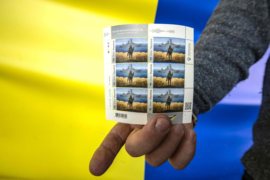 Das rare Sammlerstück: Die Briefmarke mit der „Moskwa“ und dem ukrainischen Soldaten mit Stinkefinger