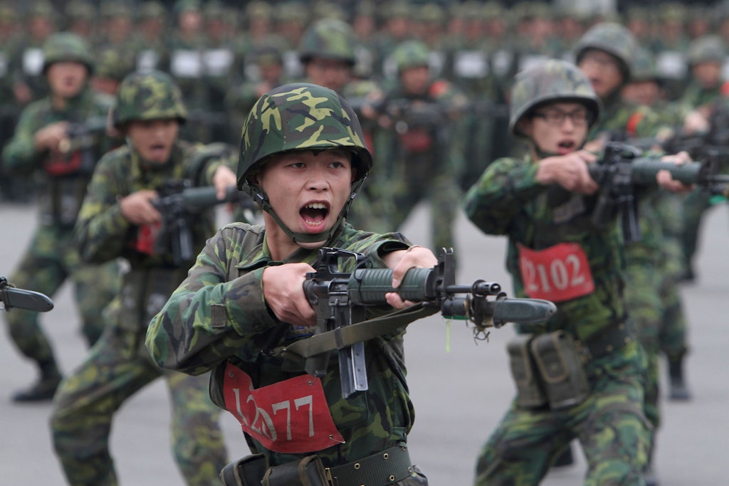 Rekruten der taiwanischen Armee bereiten sich auf eine drohende Invasion Chinas vor.