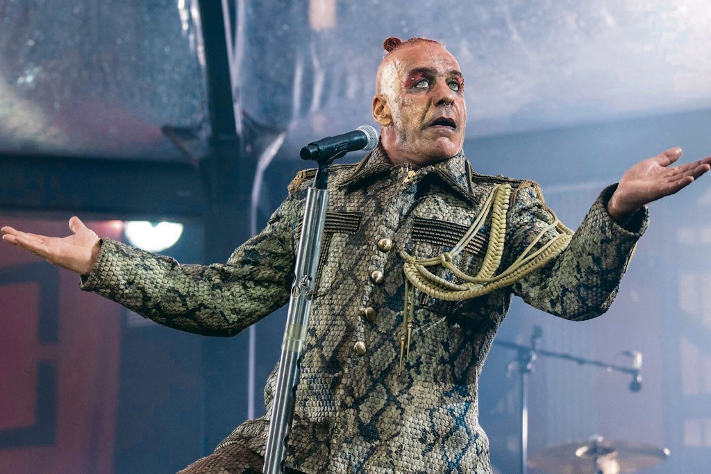 Till Lindemann, Frontsänger der deutschen Rockband Rammstein, bei einem Konzert.