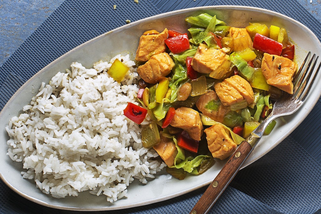 Beim Curry können die Zutaten variiert werden - je nachdem, welches Gemüse Sie mögen. Ins Grundrezept kommen Möhren, Bohnen und Champignons.