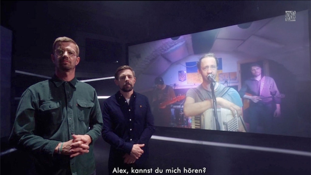 Joko Winterscheid und Klaas Heufer-Umlauf verschafften auch der ukrainischen Band Band Selo i Ludy Sendezeit.