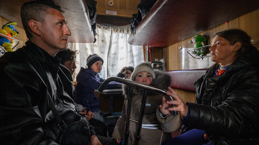 Jewgen Tischtschenko und seine Frau Tetjana haben es mit den Kindern bis Lwiw geschafft, wollen in der West-Ukraine ein neues Leben beginnen.