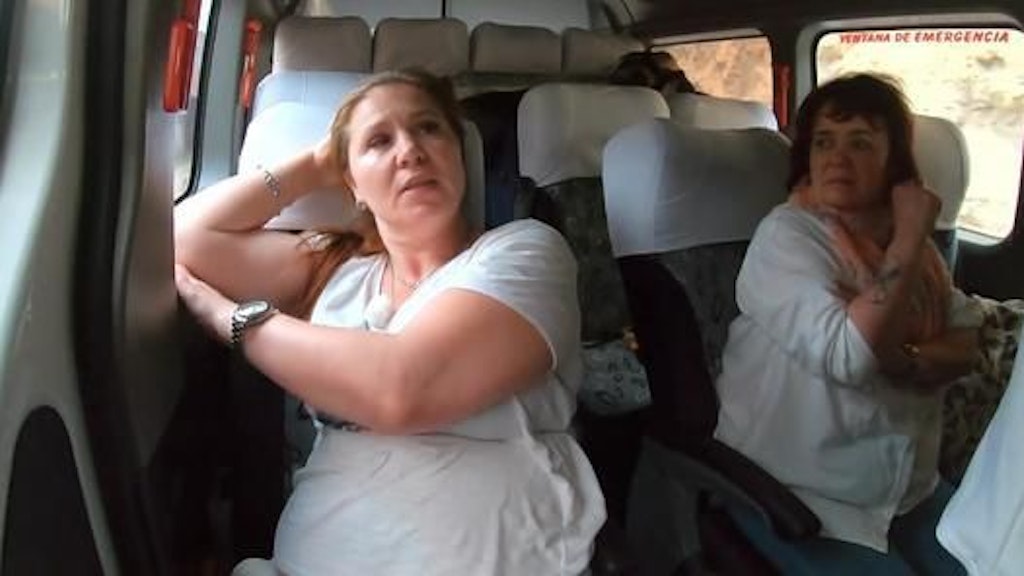 Die Stimmung könnte besser sein: Monika und Simone haben sich den Start bei "Bauer sucht Frau International" anders vorgestellt.