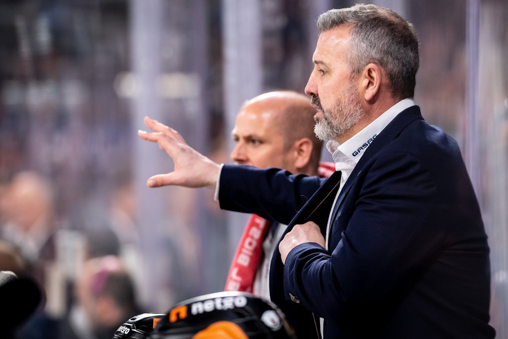 Ruhig Blut! Egal wie es gerade steht, Eisbären-Trainer Serge Aubin verliert nicht den Überblick und die Nerven.