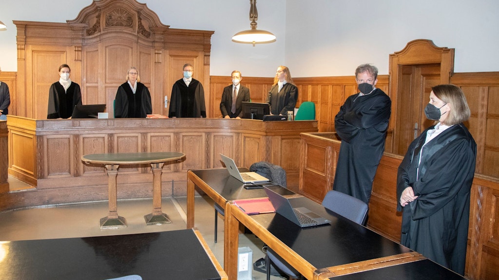 Im Landgericht Berlin, Strafkammer 35, begann am Montag der Prozess in Saal 618.