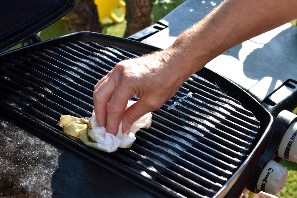 Egal was auf dem Rost gebrutzelt hat, er sollte nach dem Grillen gereinigt werden.