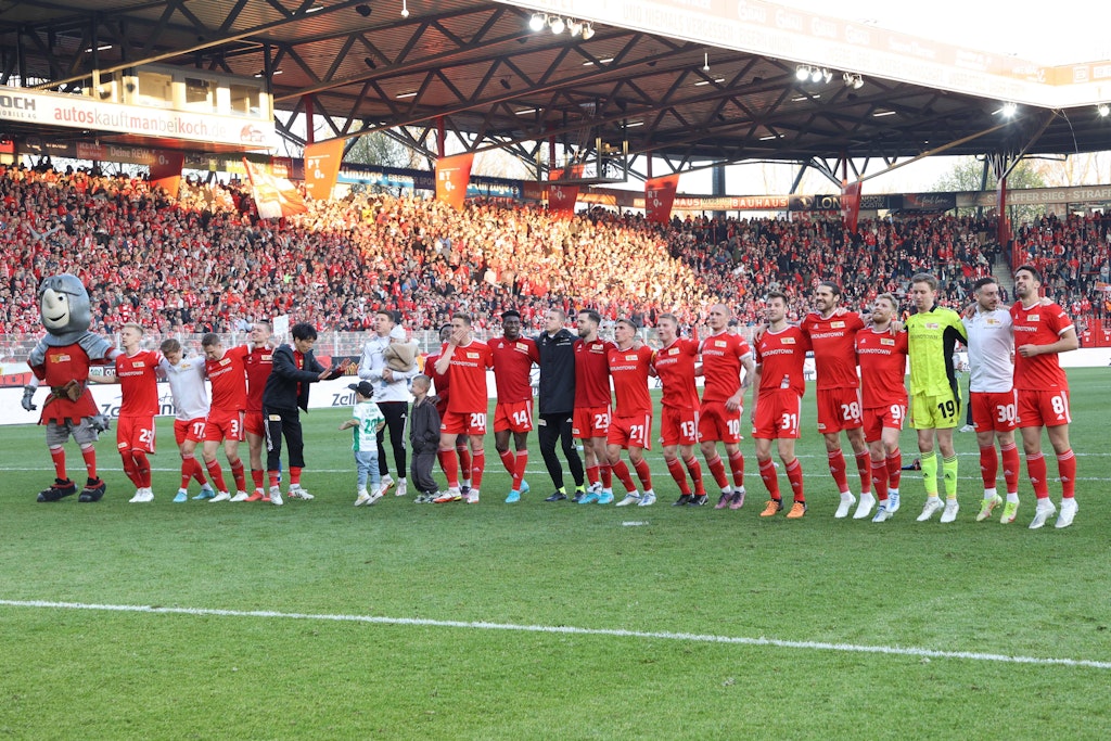 Bauen gegen Fürth auch auf die Unterstützung durch ihre Fans: die Kicker des 1. FC Union.